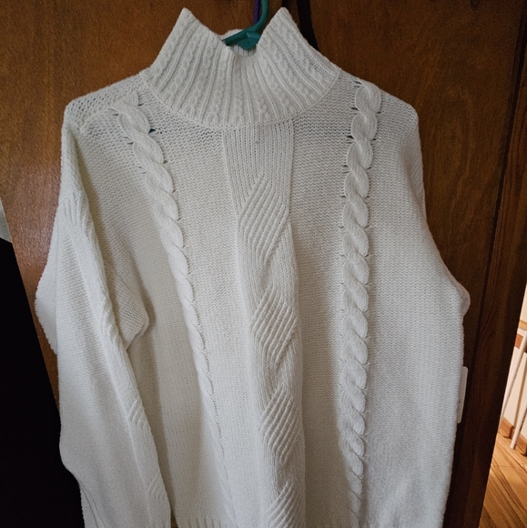 Cream color sweater - Picture 1 of 4